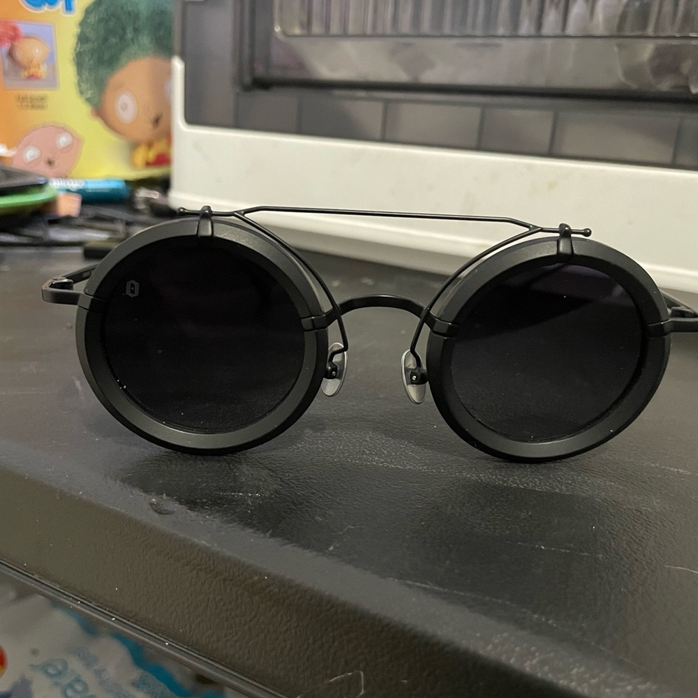 Round Black Sunglasses